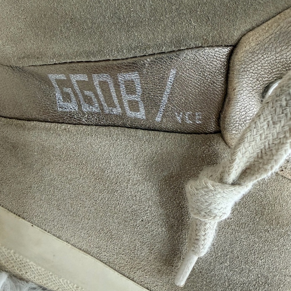 Golden Goose Deluxe Brand (GGDB) - VCE
2.12 High-Top Sneakers
Size: 41 US 11 - Picture 4 of 13